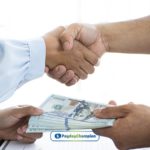a person handing money to another person.
